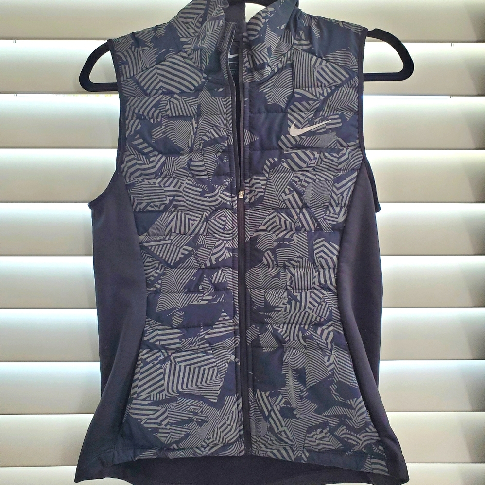 Nike vest, size small. NWOT